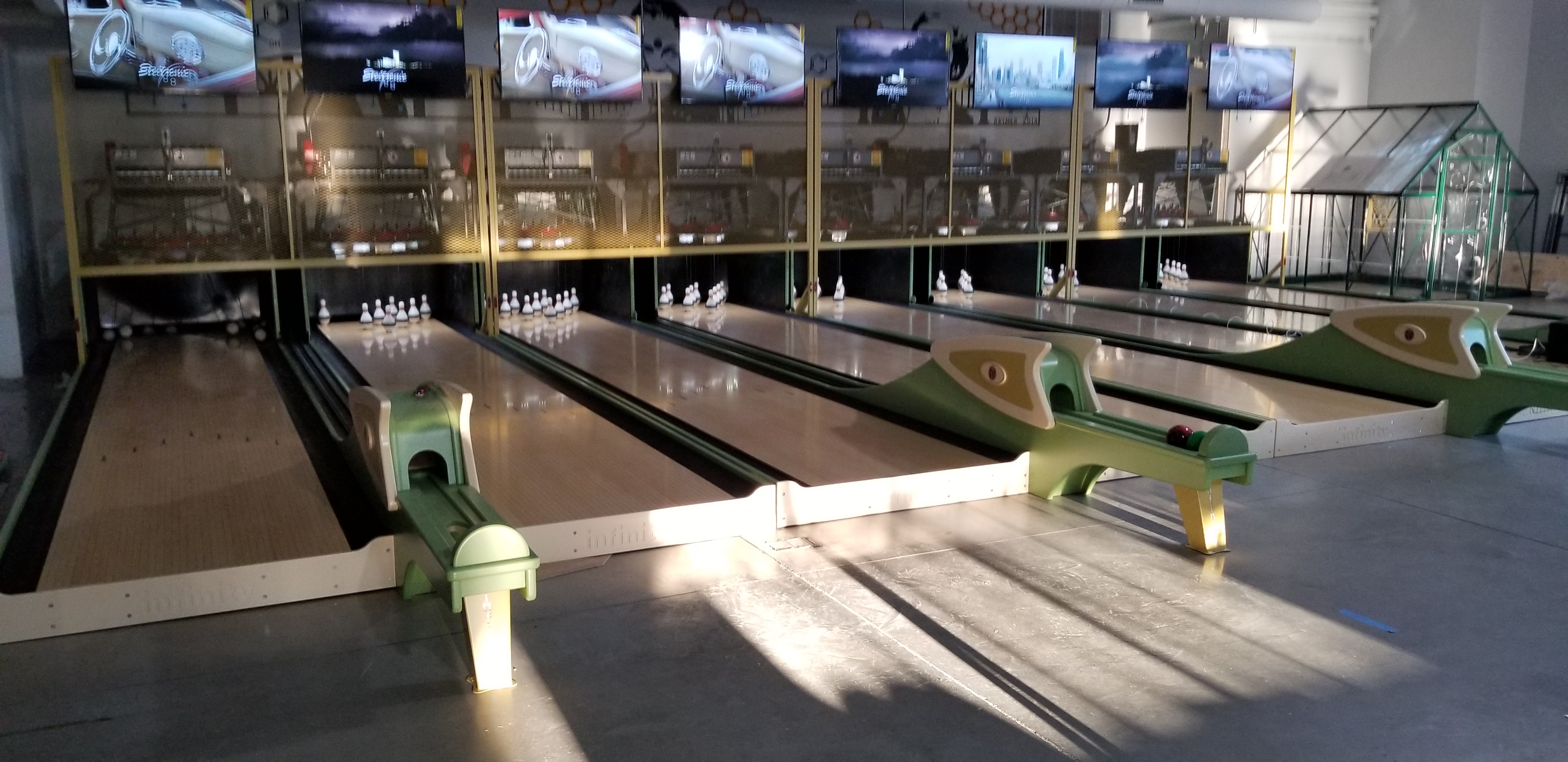 DuckPin Bowling Mini Bowling TenPin Bowling String Pinsetters